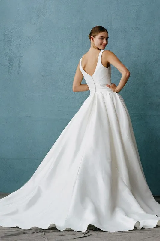 Off White Sleeveless Sweetheart Mopping Bridal Dress