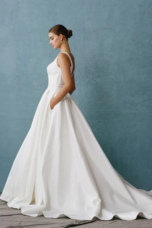 Off White Sleeveless Sweetheart Mopping Bridal Dress